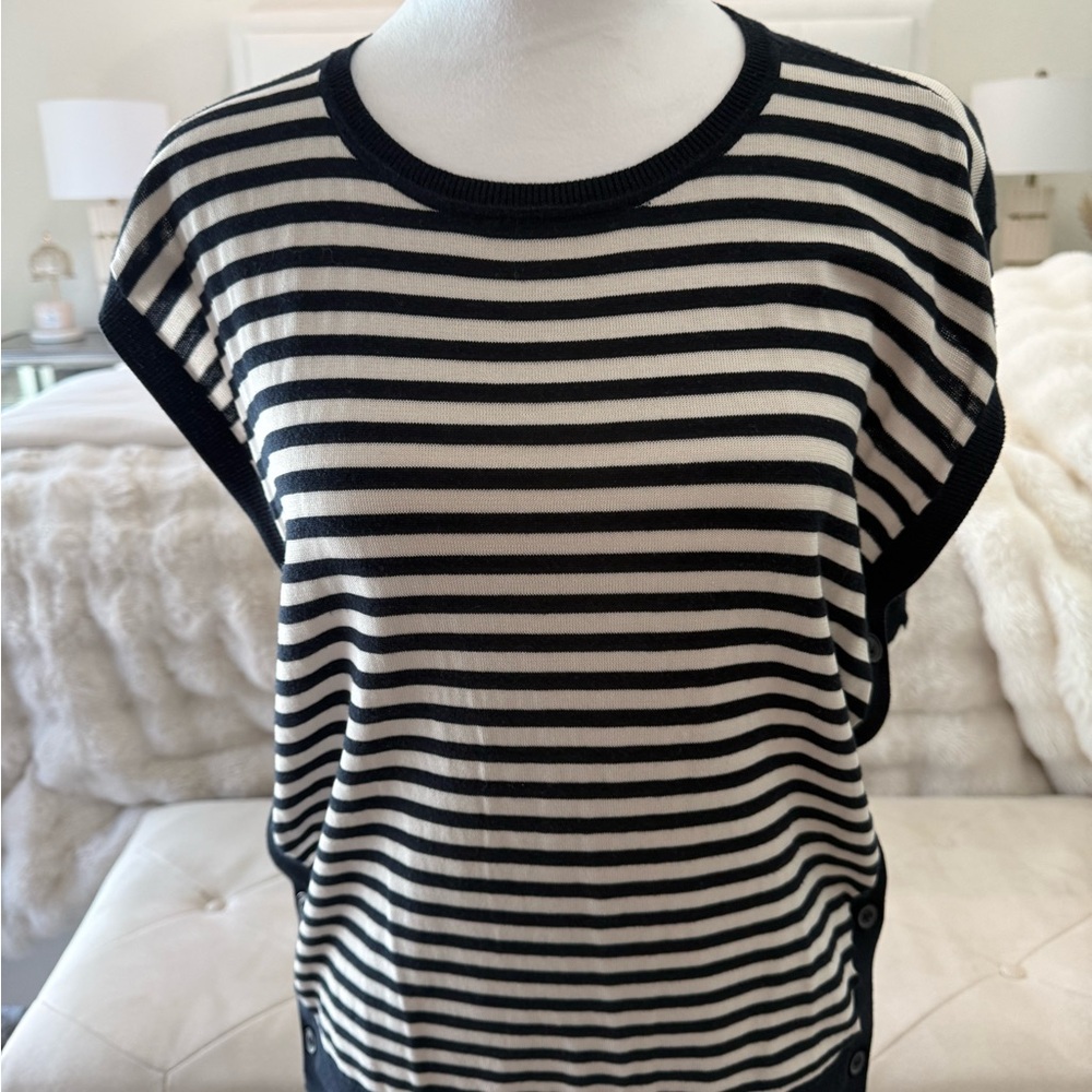Striped Black and White Short Sleeve Knit Top